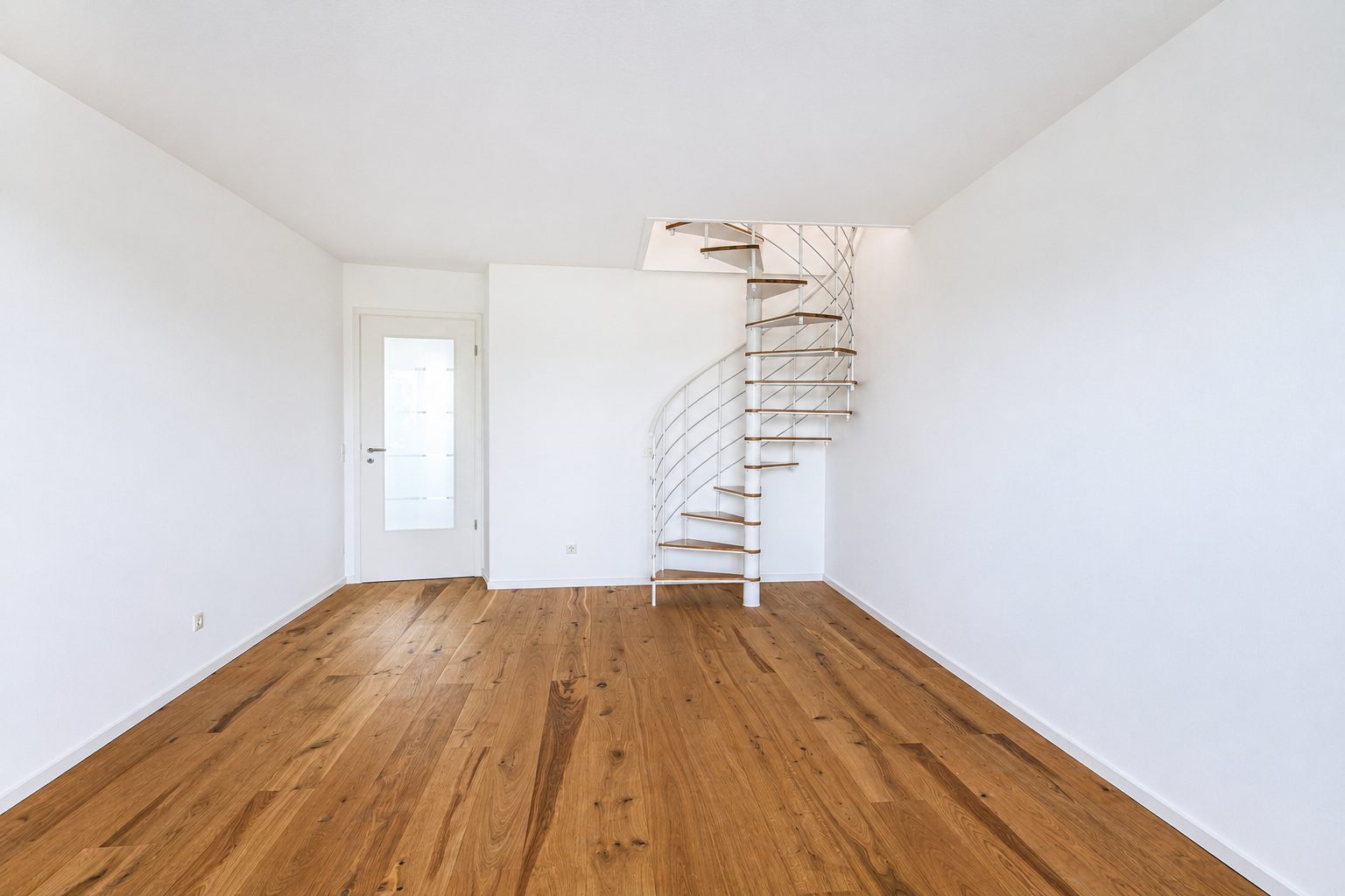 Aigner Immobilien GmbH - Immobilienangebot - 80637 München - Neuhausen - Maisonettewohnung - Modernes Wohnen auf zwei Etagen: Helle 4-Zimmer-Maisonettewohnung mit Südost-Balkon