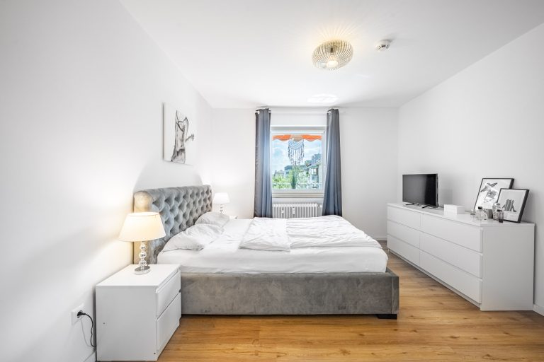 Aigner Immobilien GmbH - Immobilienangebot - 81369 München - Sendling - Etagenwohnung - Bezugsfreie 4-Zimmer-Wohnung mit durchdachtem Grundriss, West-Balkon und Tiefgaragenstellplatz