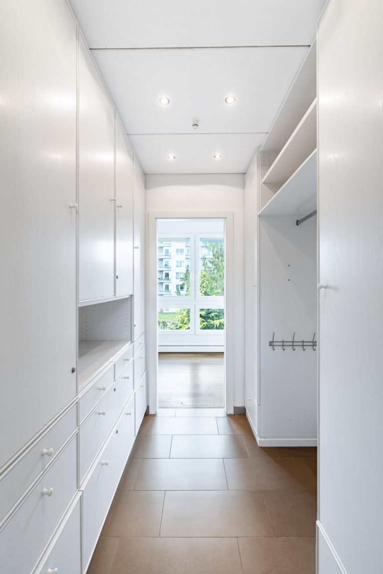 Aigner Immobilien GmbH - Immobilienangebot - 80802 München - Schwabing - Dachgeschosswohnung - Große und lichtdurchflutete 4-Zimmer-Wohnung am Englischen Garten