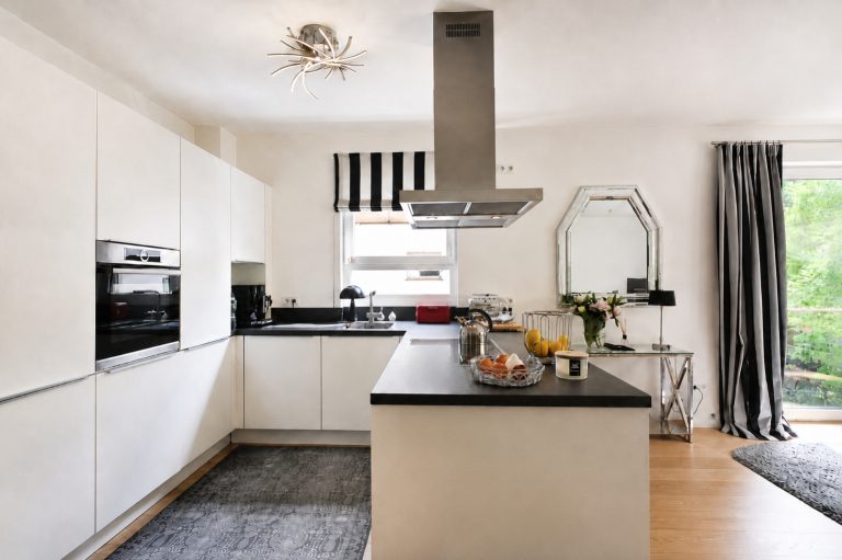 Aigner Immobilien GmbH - Immobilienangebot - 81479 München - Solln - Etagenwohnung - Modernes Wohnen im Grünen: Lichtdurchflutete 3-Zimmer-Wohnung mit großzügigem Westbalkon