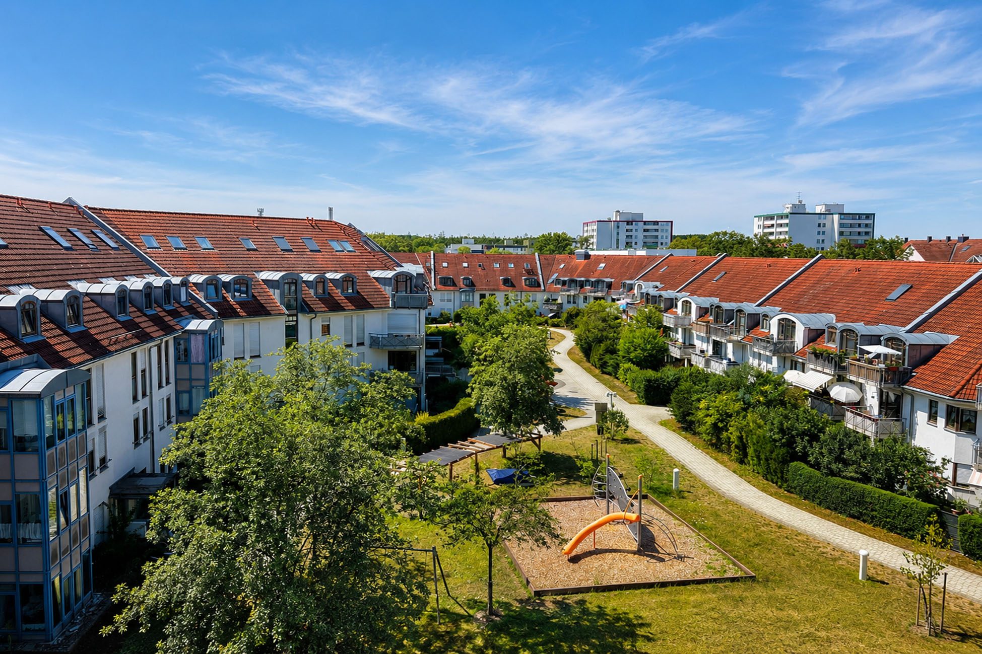 Aigner Immobilien GmbH - Immobilienangebot - 82256 Fürstenfeldbruck - Fürstenfeldbruck-Stadt - Dachgeschosswohnung - Helle 3-Zimmer-Maisonette-Wohnung mit Balkon fußläufig zur S-Bahn