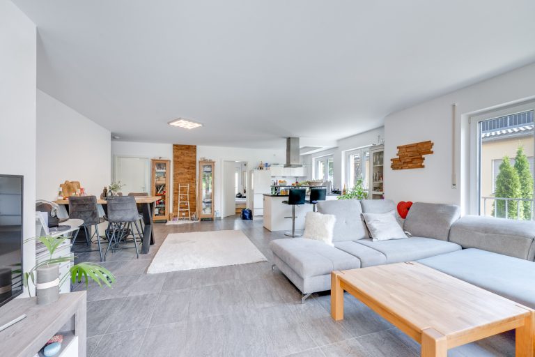 Aigner Immobilien GmbH - Immobilienangebot - 82256 Fürstenfeldbruck - Fürstenfeldbruck-Stadt - Etagenwohnung - Modernes Wohnen mit sonnigem Balkon und offenem Wohnbereich in Fürstenfeldbruck