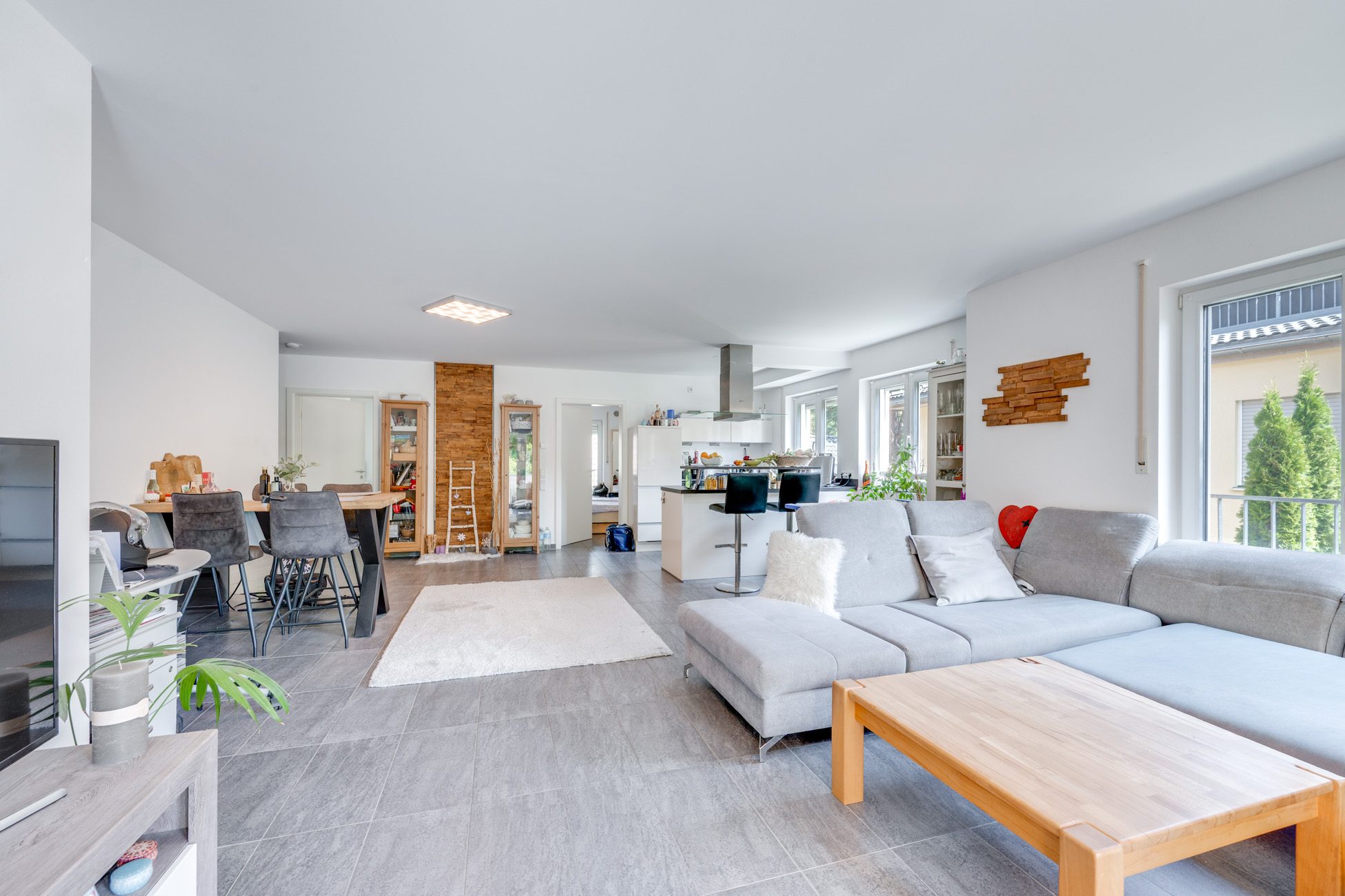 Aigner Immobilien GmbH - Immobilienangebot - 82256 Fürstenfeldbruck - Fürstenfeldbruck-Stadt - Etagenwohnung - Modernes Wohnen mit sonnigem Balkon und offenem Wohnbereich in Fürstenfeldbruck