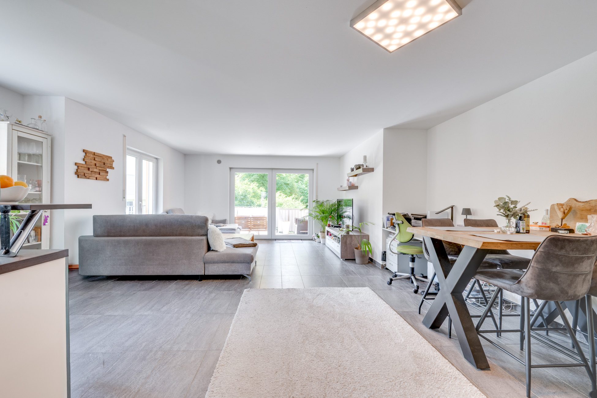 Aigner Immobilien GmbH - Immobilienangebot - 82256 Fürstenfeldbruck - Fürstenfeldbruck-Stadt - Etagenwohnung - Modernes Wohnen mit sonnigem Balkon und offenem Wohnbereich in Fürstenfeldbruck