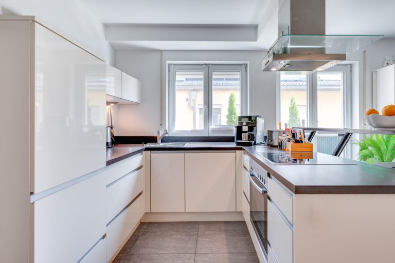 Aigner Immobilien GmbH - Immobilienangebot - 82256 Fürstenfeldbruck - Fürstenfeldbruck-Stadt - Etagenwohnung - Modernes Wohnen mit sonnigem Balkon und offenem Wohnbereich in Fürstenfeldbruck