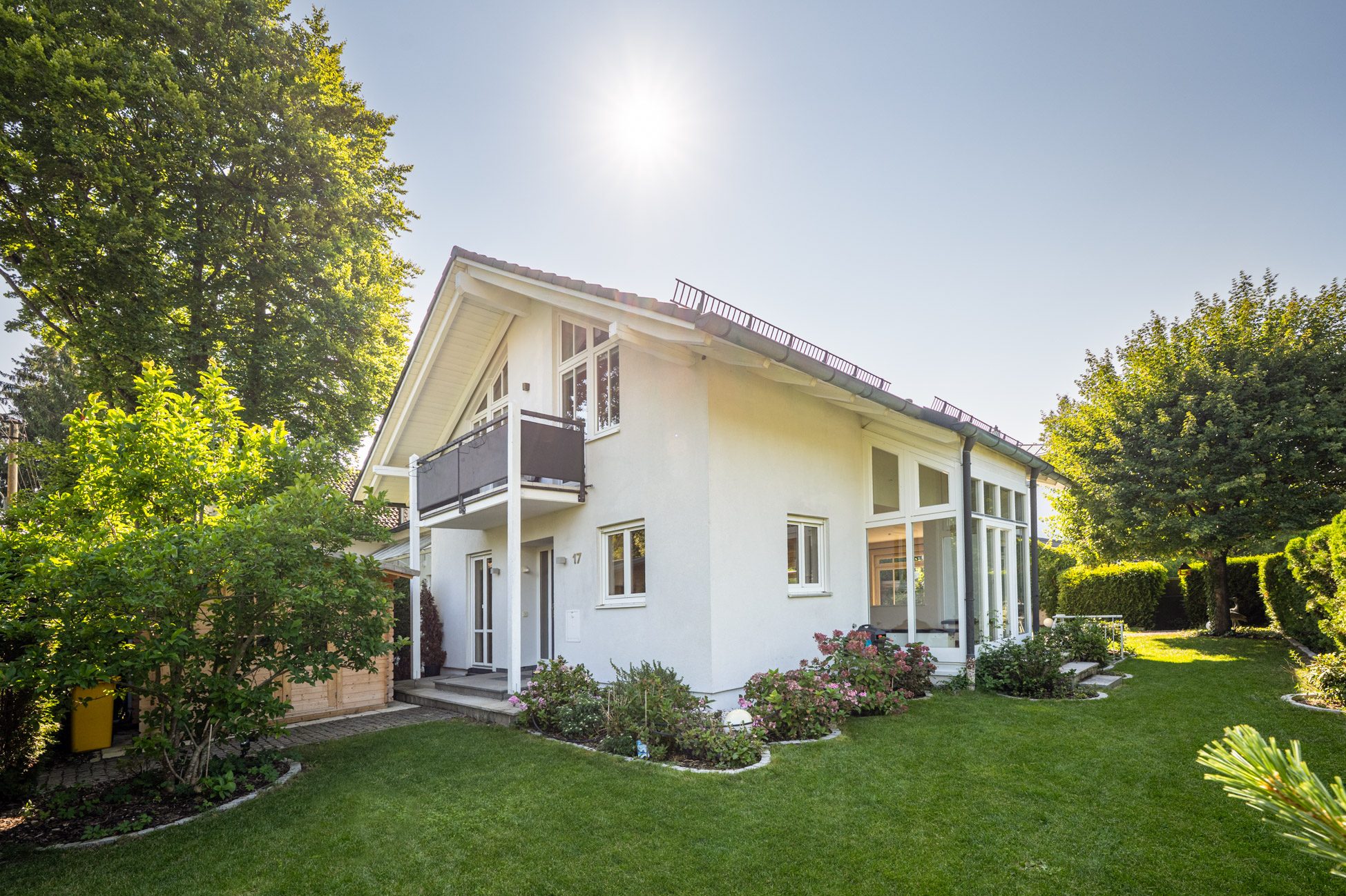 008LangHausansicht Aigner Immobilien GmbH - Immobilienangebot - 82166 Gräfelfing - Gräfelfing - Doppelhaushälfte - Wo Wohnqualität auf Bestlage trifft - Exklusive Doppelhaushälfte in Gräfelfing