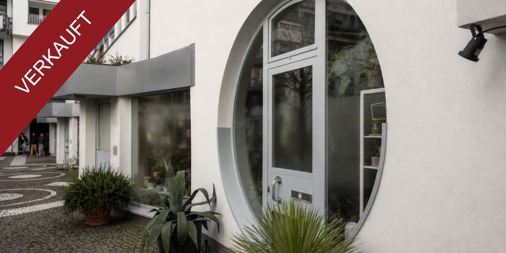 Ladenlokal mit rundem Schaufenster
