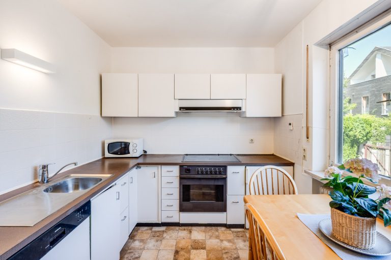 Aigner Immobilien GmbH - Immobilienangebot - 81477 München - Solln - Doppelhaushälfte - Ruhige Doppelhaushälfte mit Ausbau-Potenzial und idyllischen Süd-West-Garten