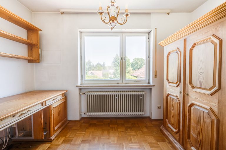 Aigner Immobilien GmbH - Immobilienangebot - 81477 München - Solln - Doppelhaushälfte - Ruhige Doppelhaushälfte mit Ausbau-Potenzial und idyllischen Süd-West-Garten
