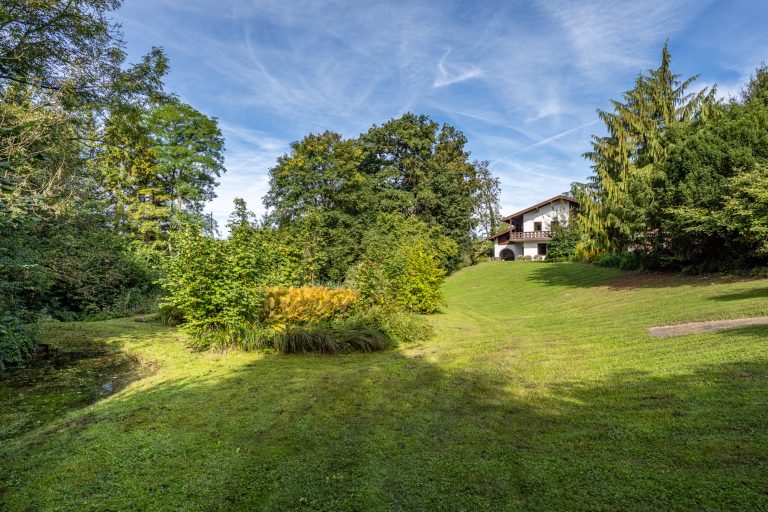 Aigner Immobilien GmbH - Immobilienangebot - 84570 Polling - Mühldorf a.Inn, Stadt - Einfamilienhaus - Großzügiges Landhaus auf einem uneinsehbaren Anwesen - Ideal für Arbeiten und Wohnen!