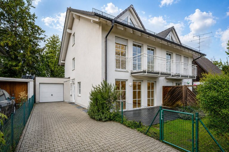 Aigner Immobilien GmbH - Immobilienangebot - 81827 München - Waldtrudering - Doppelhaushälfte - Großzügige Doppelhaushälfte in Waldtrudering: Ideales Zuhause mit vielseitigem Raumangebot
