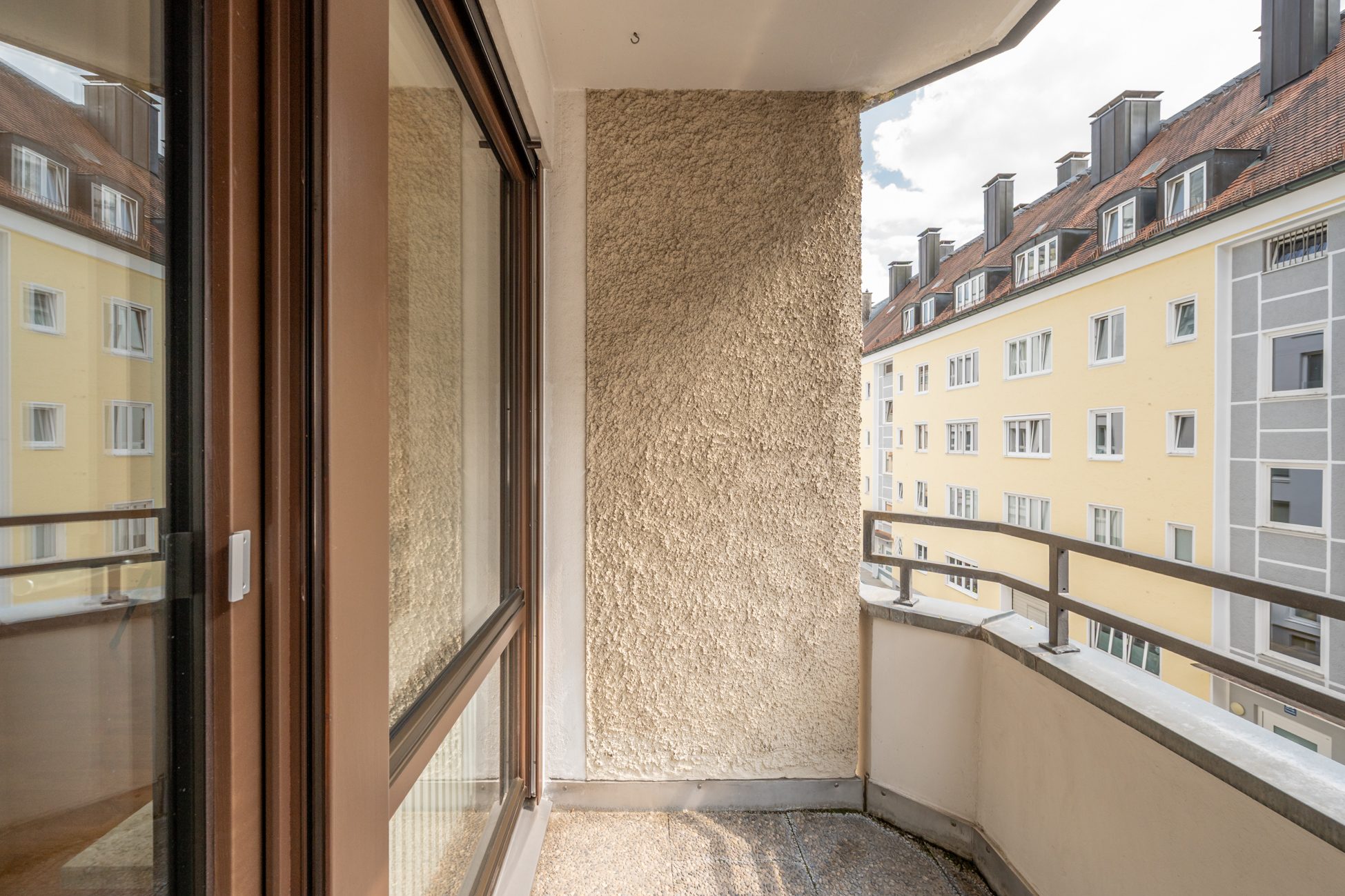 Aigner Immobilien GmbH - Immobilienangebot - 80796 München - Schwabing - Etagenwohnung - Seltene Gelegenheit: Großzügige 3-Zimmer-Wohnung mit drei Balkonen in Top-Lage