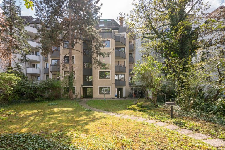 Aigner Immobilien GmbH - Immobilienangebot - 80796 München - Schwabing - Etagenwohnung - Seltene Gelegenheit: Großzügige 3-Zimmer-Wohnung mit drei Balkonen in Top-Lage