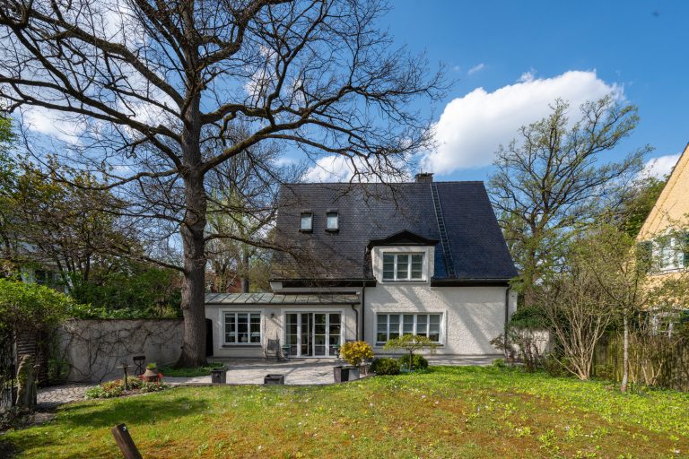 Aigner Immobilien GmbH - Immobilienangebot - 80639 München - Nymphenburg - Einfamilienhaus - Denkmalgeschützte Rarität nahe Schloss Nymphenburg