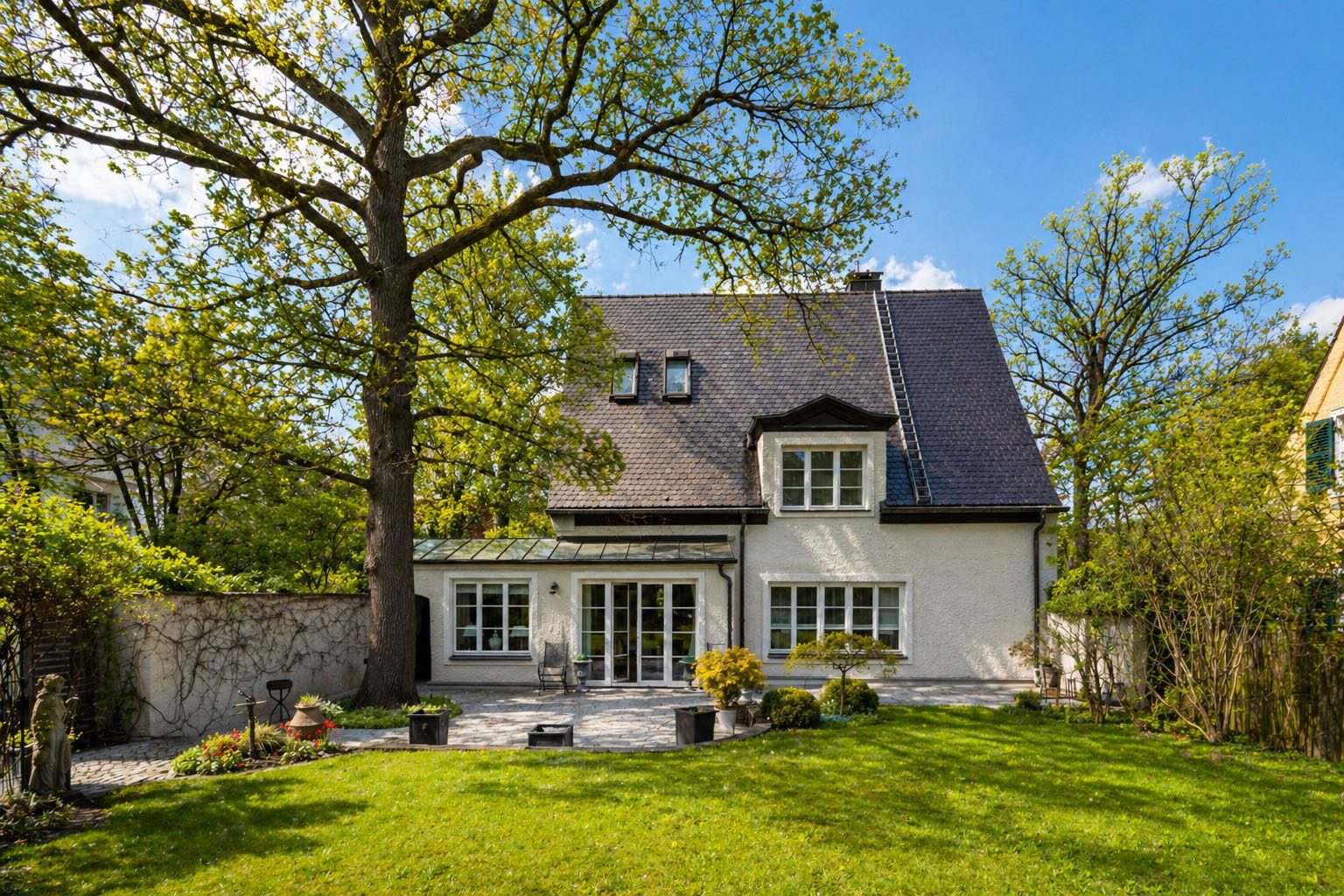 Aigner Immobilien GmbH - Immobilienangebot - 80639 München - Nymphenburg - Einfamilienhaus - Denkmalgeschützte Rarität nahe Schloss Nymphenburg