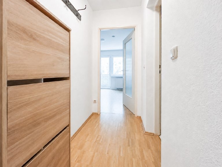 Aigner Immobilien GmbH - Immobilienangebot - 81927 München - Englschalking - Etagenwohnung - Helles 1-Zimmer-Apartment mit Südbalkon in München-Englschalking