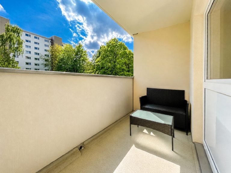 Aigner Immobilien GmbH - Immobilienangebot - 81927 München - Englschalking - Etagenwohnung - Helles 1-Zimmer-Apartment mit Südbalkon in München-Englschalking