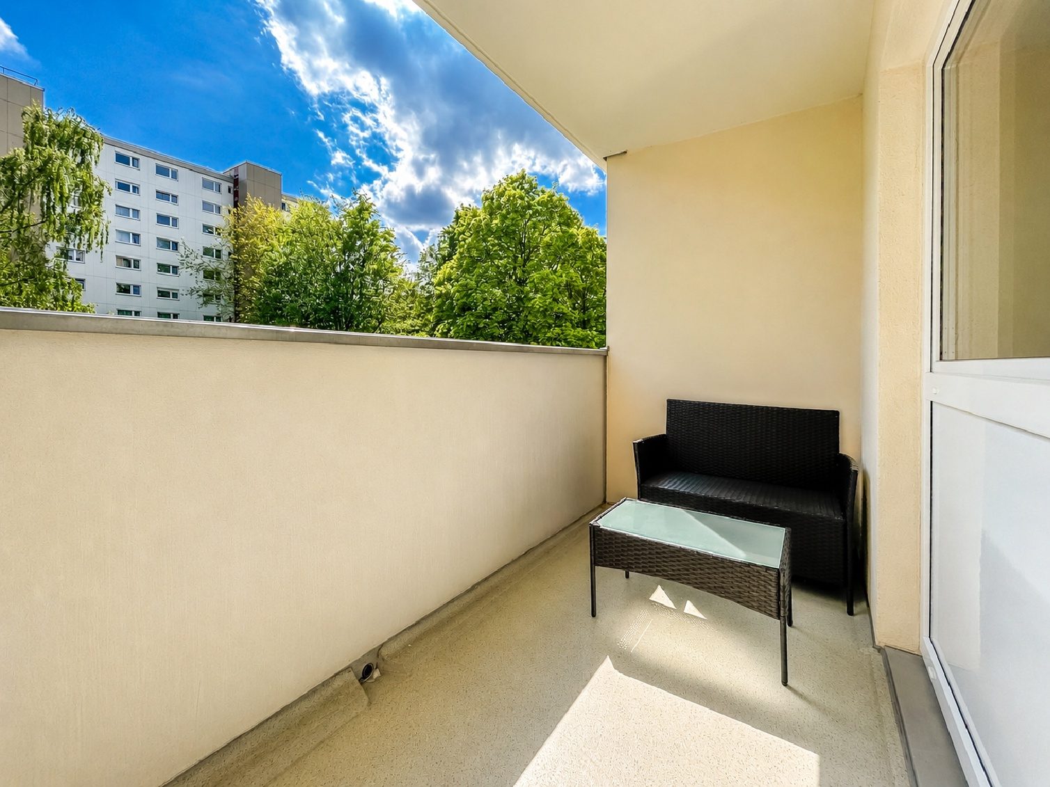 Aigner Immobilien GmbH - Immobilienangebot - 81927 München - Englschalking - Etagenwohnung - Helles 1-Zimmer-Apartment mit Südbalkon in München-Englschalking