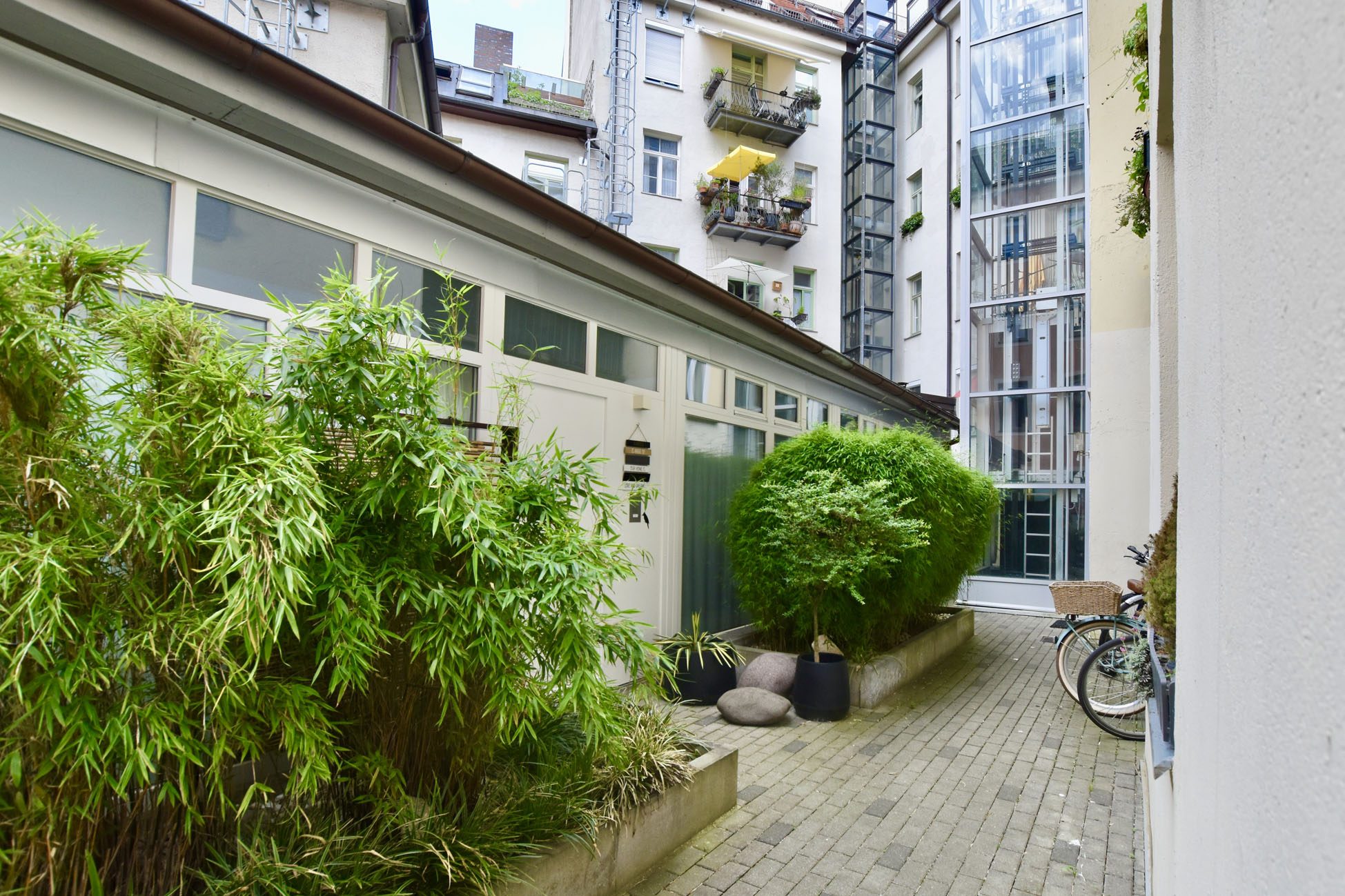 005LangAussenansicht Aigner Immobilien GmbH - Immobilienangebot - 80469 München - Isarvorstadt - Anlage-/Investmentobjekte - Denkmalgeschützes Wohn- und Geschäftshaus im Dreimühlenviertel