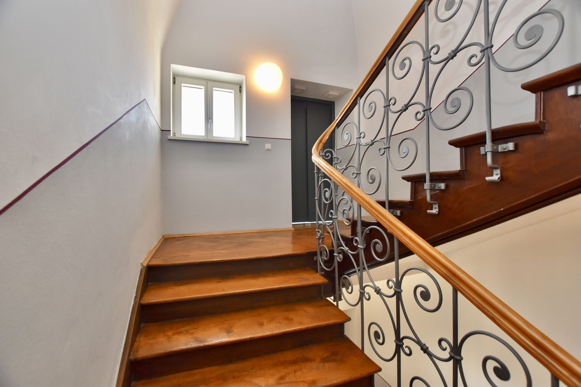 007LangTreppenhaus Aigner Immobilien GmbH - Immobilienangebot - 80469 München - Isarvorstadt - Anlage-/Investmentobjekte - Denkmalgeschützes Wohn- und Geschäftshaus im Dreimühlenviertel