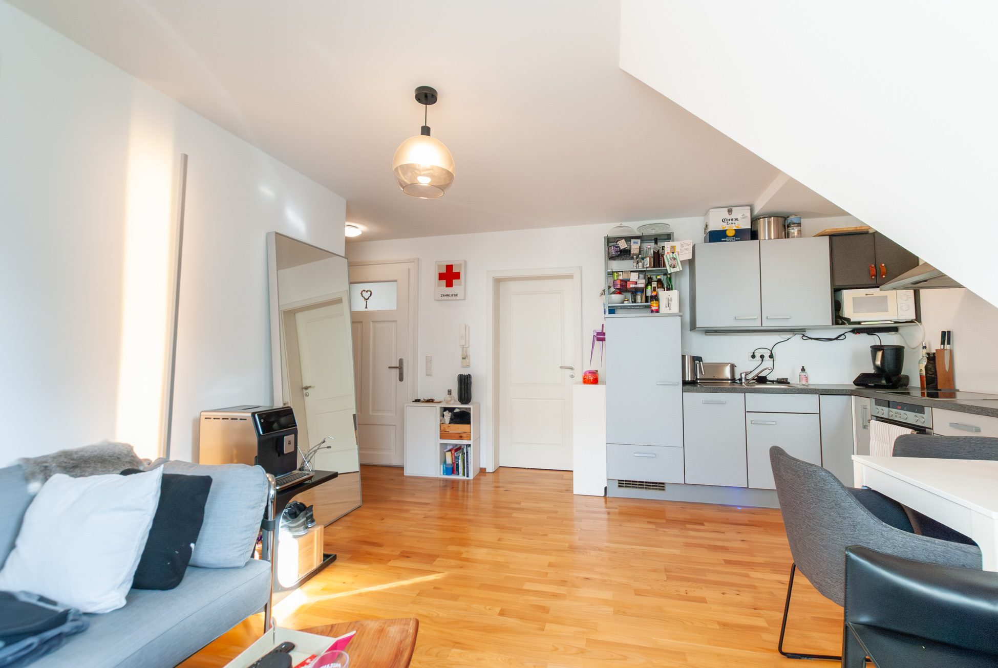 Aigner Immobilien GmbH - Immobilienangebot - 80337 München - Ludwigsvorstadt - Dachgeschosswohnung - Zentral wohnen am Goetheplatz: 2-Zimmer-Wohnung im Hintergebäude eines sanierten Altbaus