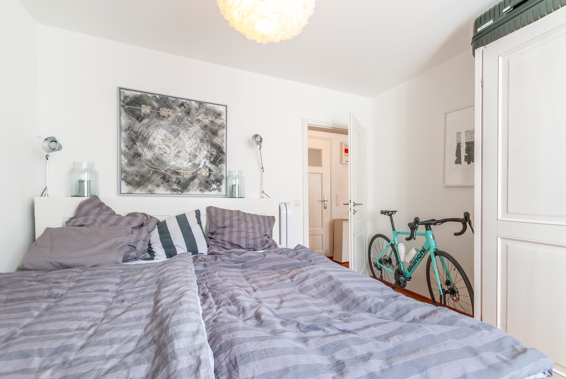 Aigner Immobilien GmbH - Immobilienangebot - 80337 München - Ludwigsvorstadt - Dachgeschosswohnung - Zentral wohnen am Goetheplatz: 2-Zimmer-Wohnung im Hintergebäude eines sanierten Altbaus