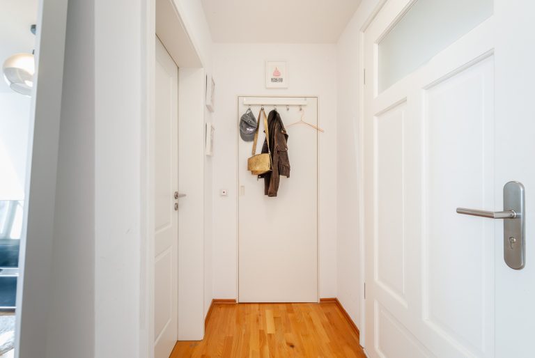 Aigner Immobilien GmbH - Immobilienangebot - 80337 München - Ludwigsvorstadt - Dachgeschosswohnung - Zentral wohnen am Goetheplatz: 2-Zimmer-Wohnung im Hintergebäude eines sanierten Altbaus