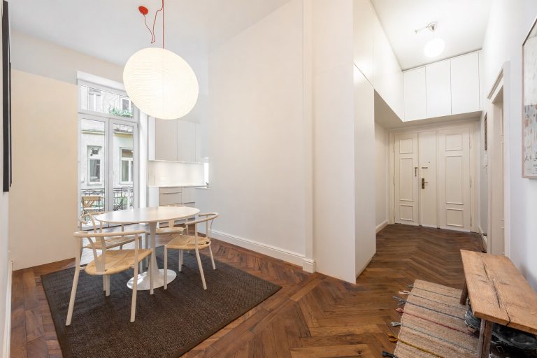 Aigner Immobilien GmbH - Immobilienangebot - 80469 München - Ludwigsvorstadt - Etagenwohnung - Wohnen mit Geschichte und Stil – exklusiv sanierte Altbauwohnung direkt an der Isar