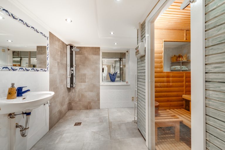Aigner Immobilien GmbH - Immobilienangebot - 81827 München - Waldtrudering - Einfamilienhaus - Ein Zuhause mit Charakter – Großzügigkeit, Privatsphäre und Wohnkomfort auf höchstem Niveau