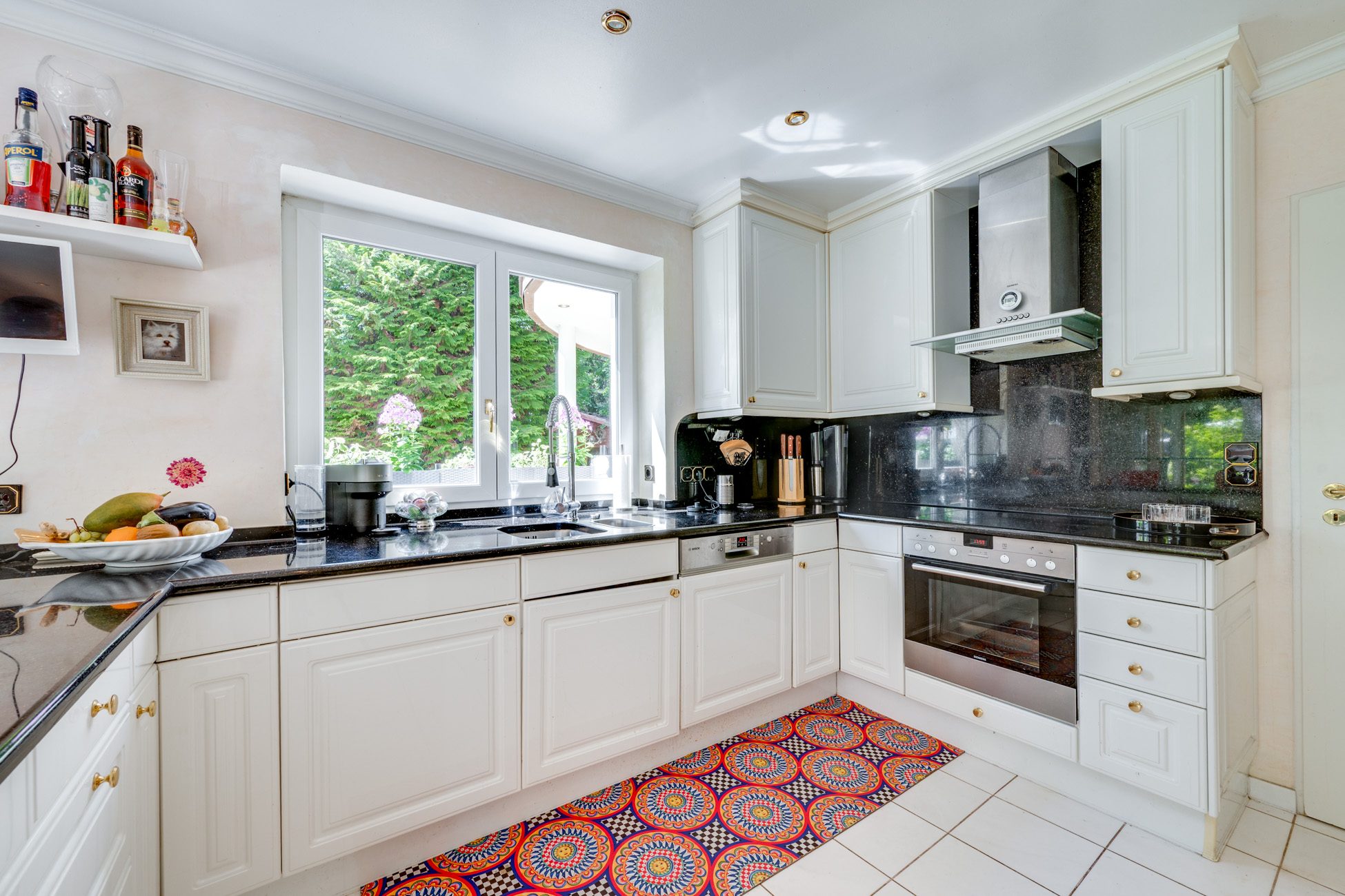 005LangHelle Küche Aigner Immobilien GmbH - Immobilienangebot - 81827 München - Waldtrudering - Einfamilienhaus - Ein Zuhause mit Charakter – Großzügigkeit, Privatsphäre und Wohnkomfort auf höchstem Niveau