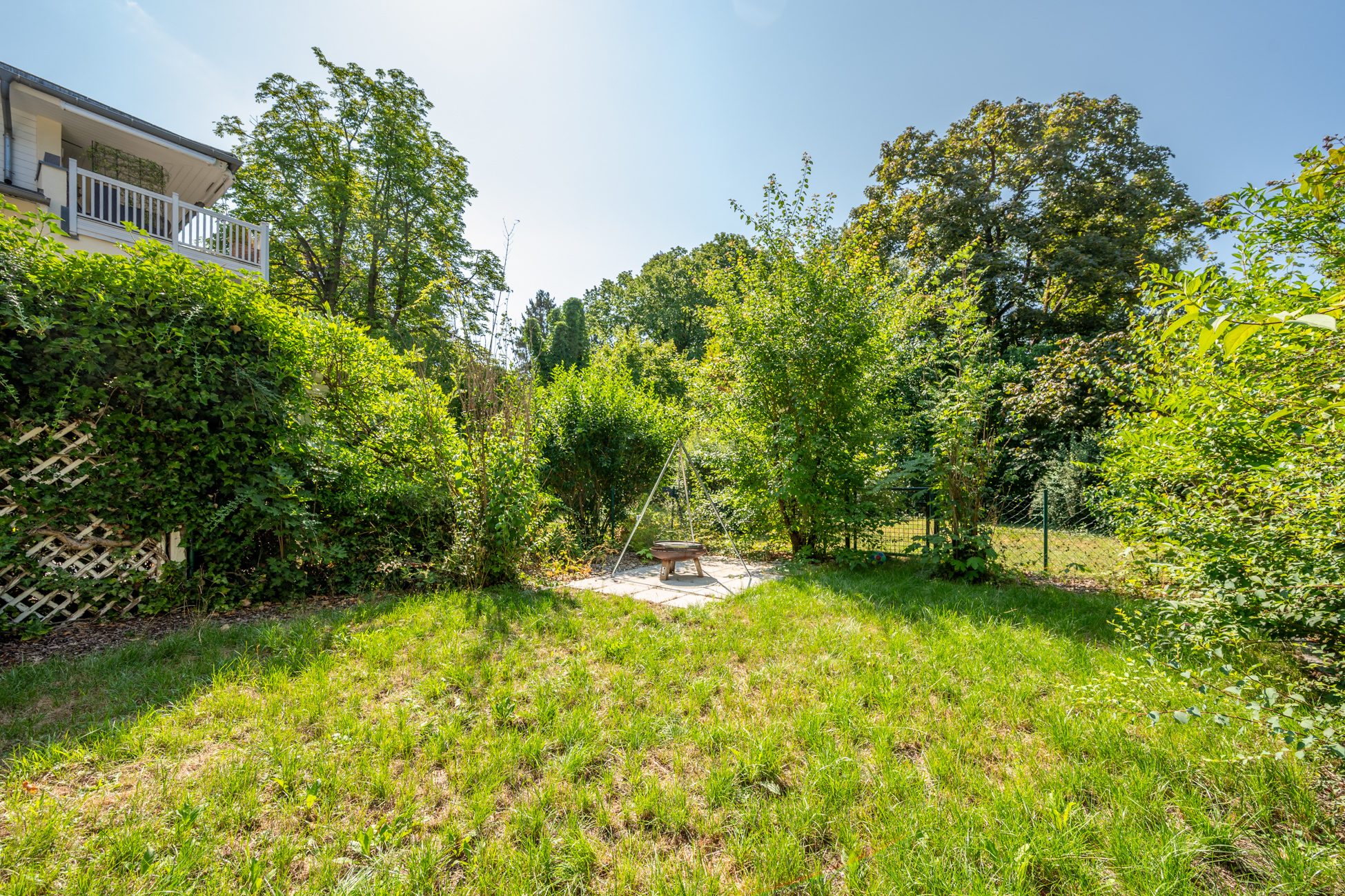Aigner Immobilien GmbH - Immobilienangebot - 81247 München - Obermenzing - Erdgeschosswohnung - Wohnen auf zwei Ebenen mit sonnigem Südgarten in Obermenzing