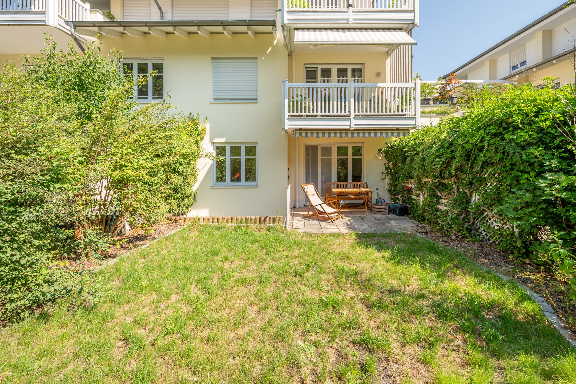 Aigner Immobilien GmbH - Immobilienangebot - 81247 München - Obermenzing - Erdgeschosswohnung - Wohnen auf zwei Ebenen mit sonnigem Südgarten in Obermenzing