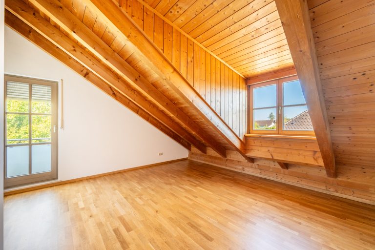 Aigner Immobilien GmbH - Immobilienangebot - 81243 München - Aubing - Dachgeschosswohnung - Großzügige Dachgeschosswohnung mit stilvollen Holzdetails