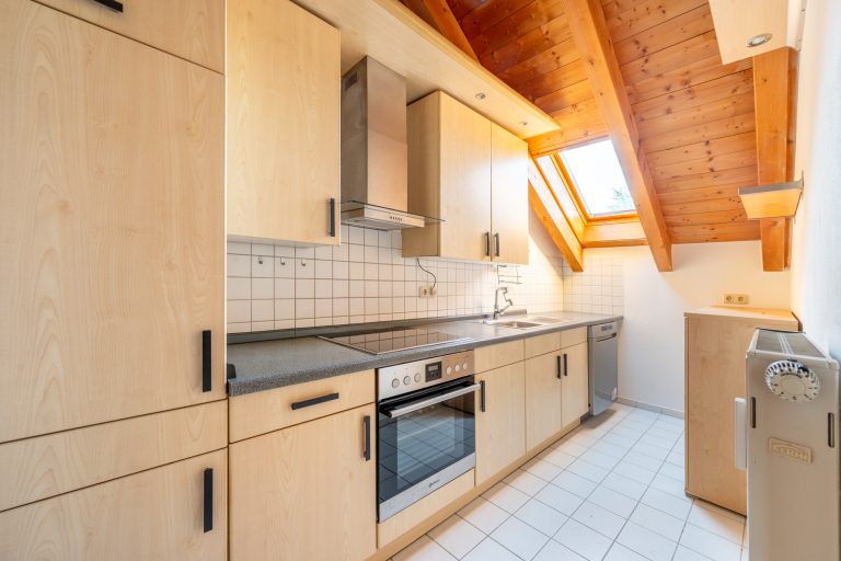 Aigner Immobilien GmbH - Immobilienangebot - 81243 München - Aubing - Dachgeschosswohnung - Großzügige Dachgeschosswohnung mit stilvollen Holzdetails