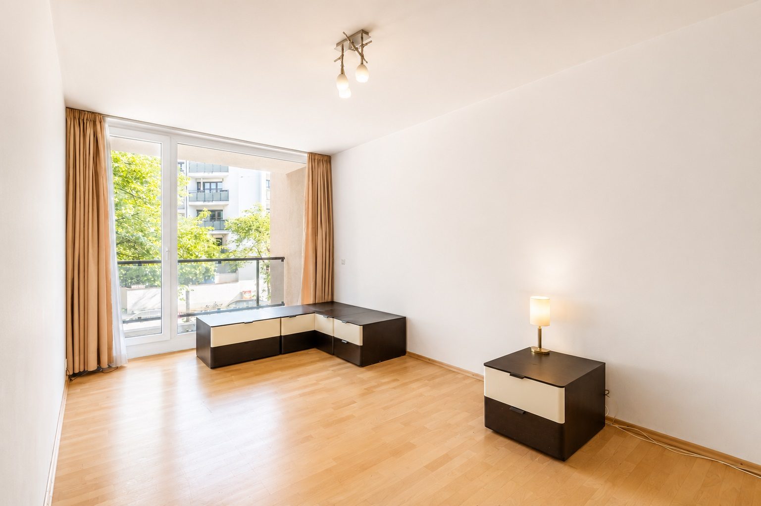 Aigner Immobilien GmbH - Immobilienangebot - 80637 München - Neuhausen - Etagenwohnung - Großzügige 4-Zimmer-Wohnung mit 3 Balkonen und Grünblick in begehrter Neuhauser Lage