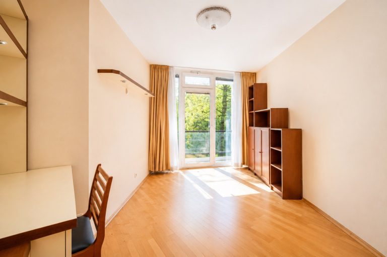 Aigner Immobilien GmbH - Immobilienangebot - 80637 München - Neuhausen - Etagenwohnung - Großzügige 4-Zimmer-Wohnung mit 3 Balkonen und Grünblick in begehrter Neuhauser Lage