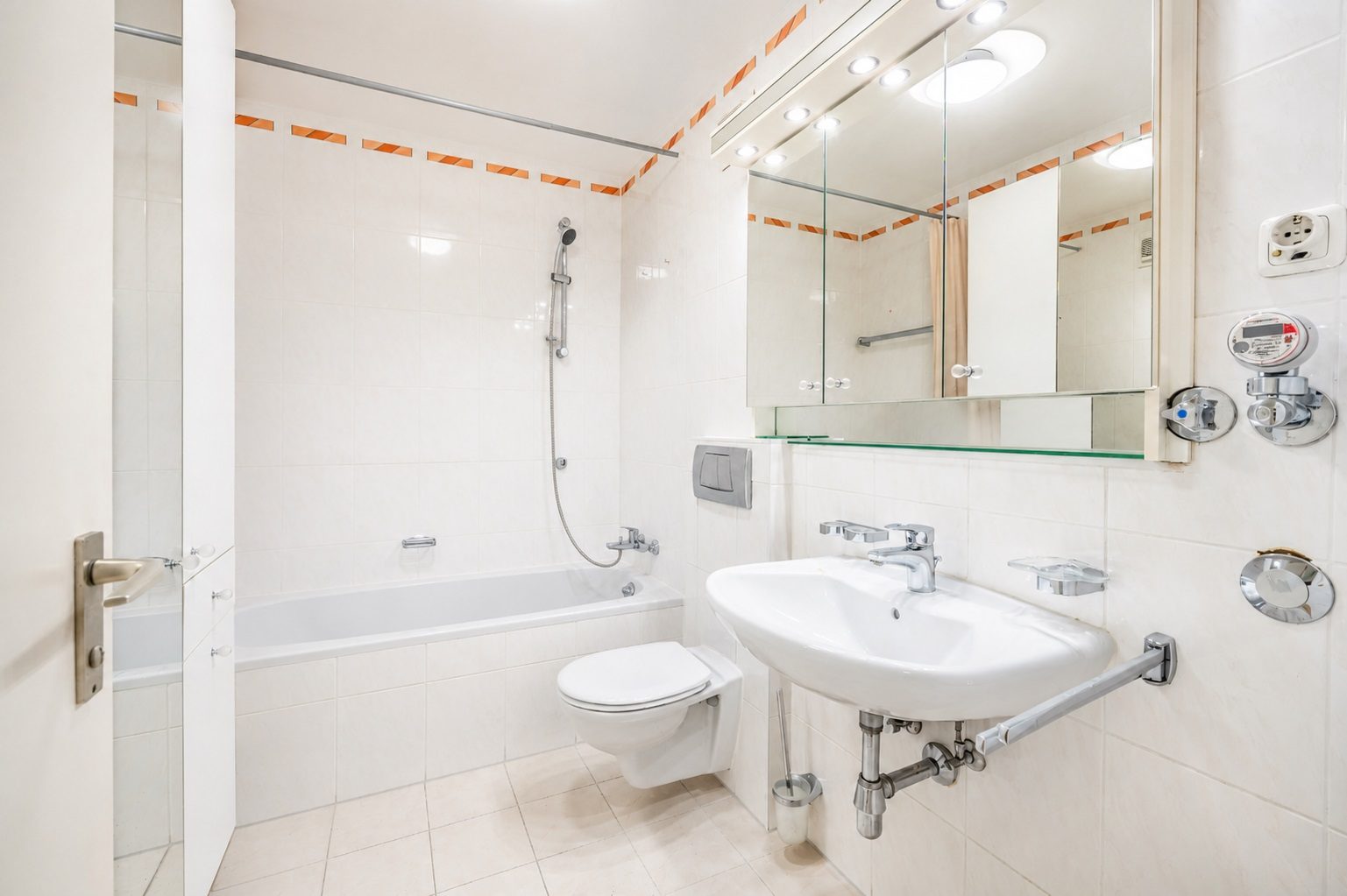 Aigner Immobilien GmbH - Immobilienangebot - 80637 München - Neuhausen - Etagenwohnung - Großzügige 4-Zimmer-Wohnung mit 3 Balkonen und Grünblick in begehrter Neuhauser Lage