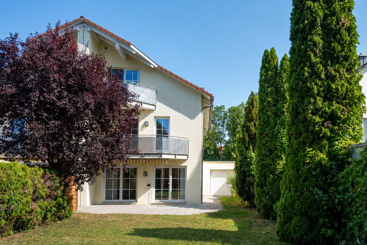 Aigner Immobilien GmbH - Immobilienangebot - 80939 München - Freimann - Doppelhaushälfte - Doppelhaushälfte mit großem Garten in begehrter Wohnlage