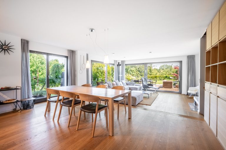Aigner Immobilien GmbH - Immobilienangebot - 82065 Baierbrunn - Baierbrunn - Doppelhaushälfte - Modernes Familiendomizil direkt am Landschaftsschutzgebiet
