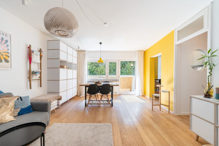 Aigner Immobilien GmbH - Immobilienangebot - 80469 München - Isarvorstadt - Etagenwohnung - Urbanes Wohnen am Westermühlbach – stilvolle 3-Zimmer-Wohnung mit Südostloggia