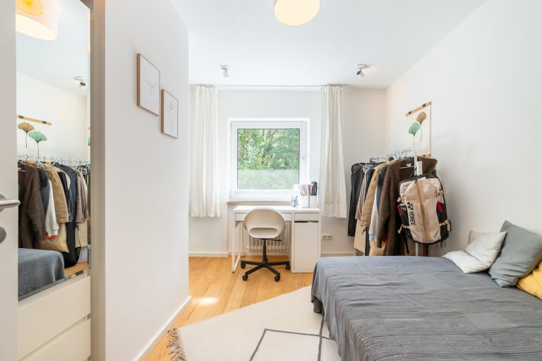 Aigner Immobilien GmbH - Immobilienangebot - 80469 München - Isarvorstadt - Etagenwohnung - Urbanes Wohnen am Westermühlbach – stilvolle 3-Zimmer-Wohnung mit Südostloggia