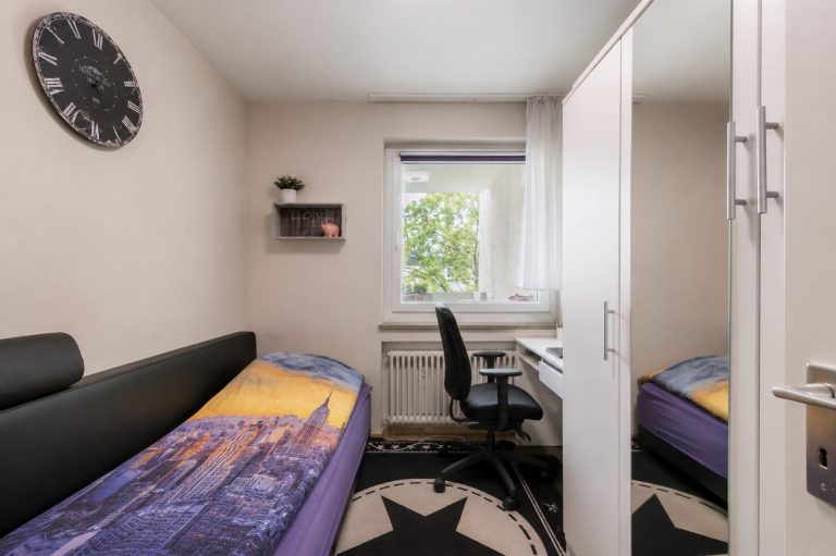 Aigner Immobilien GmbH - Immobilienangebot - 81375 München - Hadern - Etagenwohnung - Vermietete 2,5-Zimmer-Wohnung mit zwei Loggien in Hadern