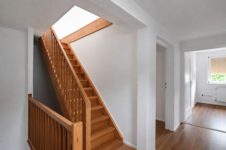 Aigner Immobilien GmbH - Immobilienangebot - 81545 München - Harlaching - Reihenhaus - Charmantes Stadthaus in Harlaching mit modernisiertem Dachgeschoss und besonderem Wohnambiente