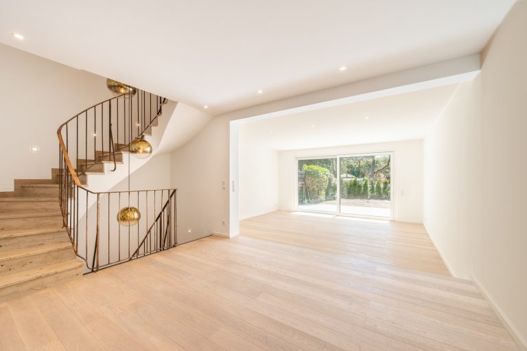 Aigner Immobilien GmbH - Immobilienangebot - 81925 München - Bogenhausen - Reihenhaus - Hochwertig saniertes Reihenmittelhaus mit ca. 247 m² Wohn-/Nutzfläche in Bogenhausen
