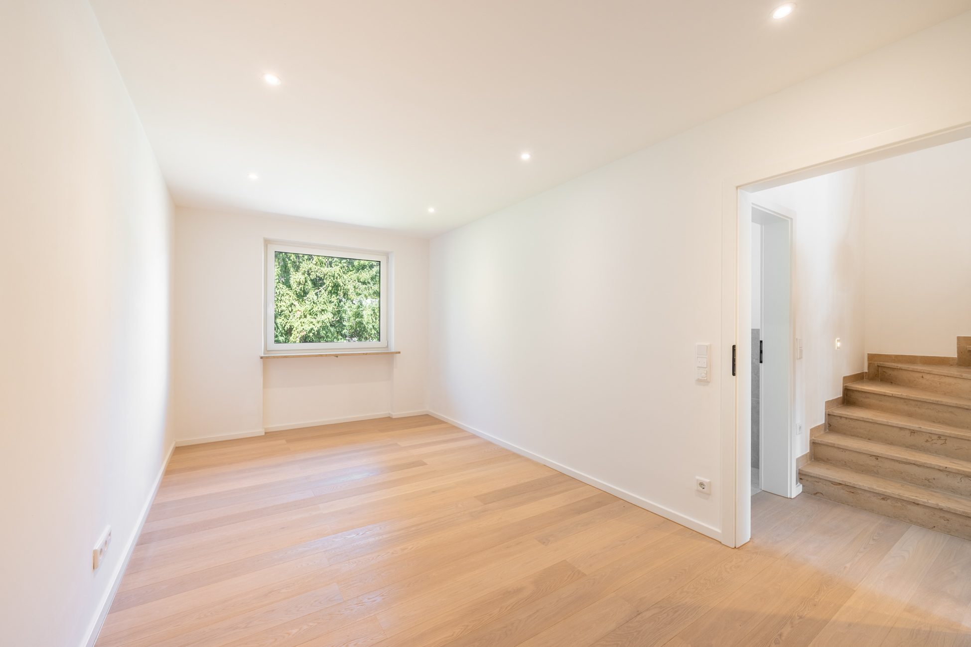 Aigner Immobilien GmbH - Immobilienangebot - 81925 München - Bogenhausen - Reihenhaus - Hochwertig saniertes Reihenmittelhaus mit ca. 247 m² Wohn-/Nutzfläche in Bogenhausen