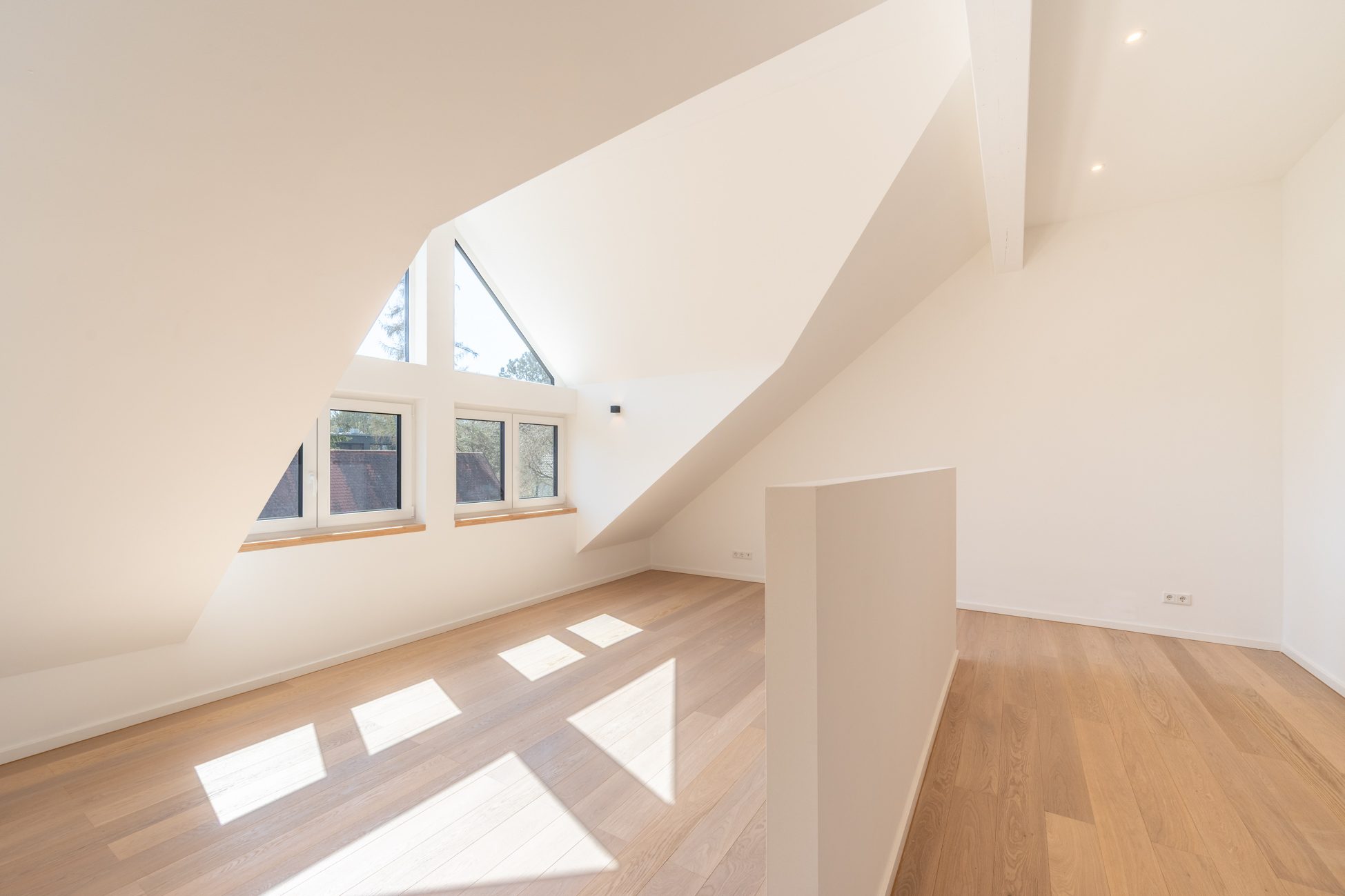 Aigner Immobilien GmbH - Immobilienangebot - 81925 München - Bogenhausen - Reihenhaus - Hochwertig saniertes Reihenmittelhaus mit ca. 247 m² Wohn-/Nutzfläche in Bogenhausen