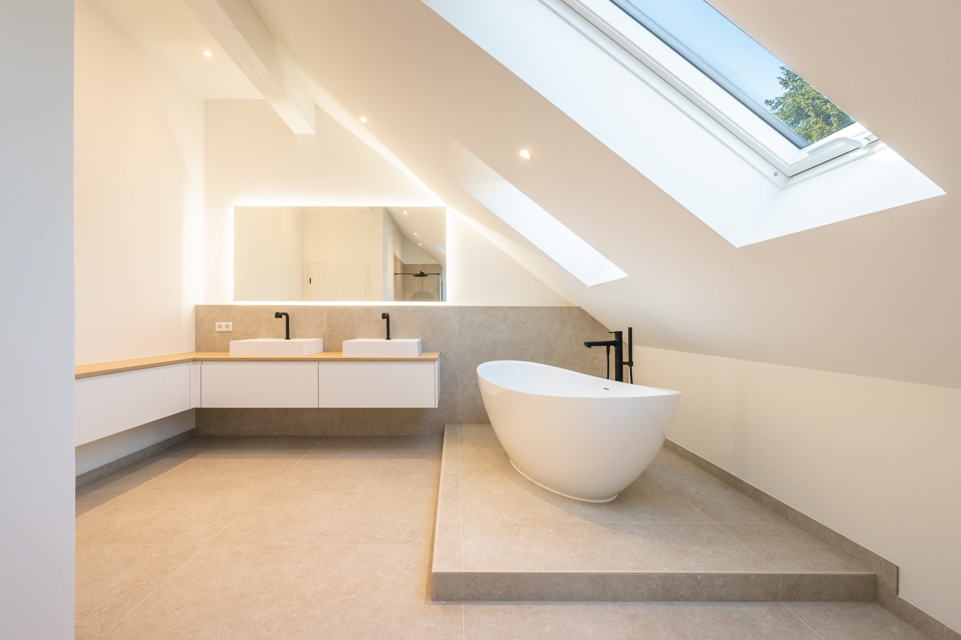 Aigner Immobilien GmbH - Immobilienangebot - 81925 München - Bogenhausen - Reihenhaus - Hochwertig saniertes Reihenmittelhaus mit ca. 247 m² Wohn-/Nutzfläche in Bogenhausen