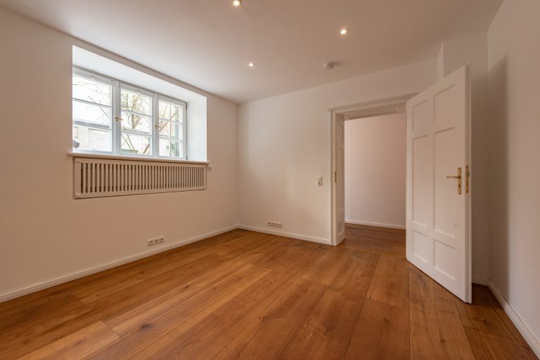 Aigner Immobilien GmbH - Immobilienangebot - 80803 München - Schwabing - Souterrain - Rückwärtig gelegene Souterrainwohnung mit eigenem Eingang