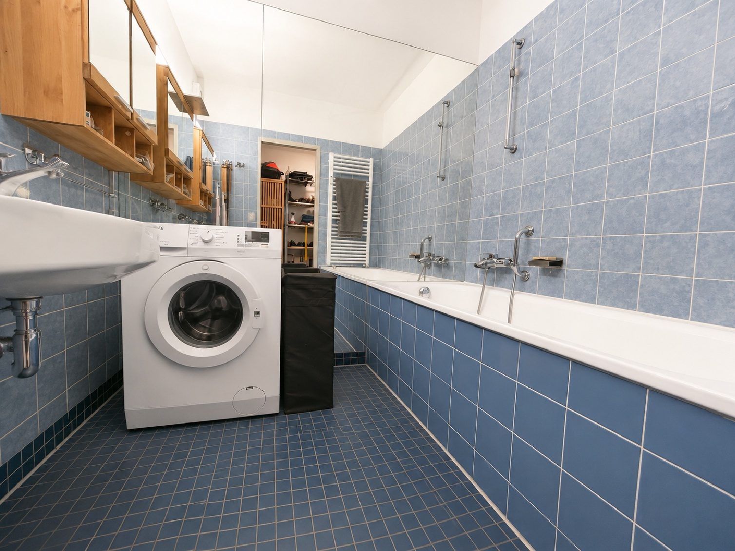 Aigner Immobilien GmbH - Immobilienangebot - 81925 München - Bogenhausen - Etagenwohnung - Gut geschnittene 3-Zimmer-Wohnung mit zwei Balkonen