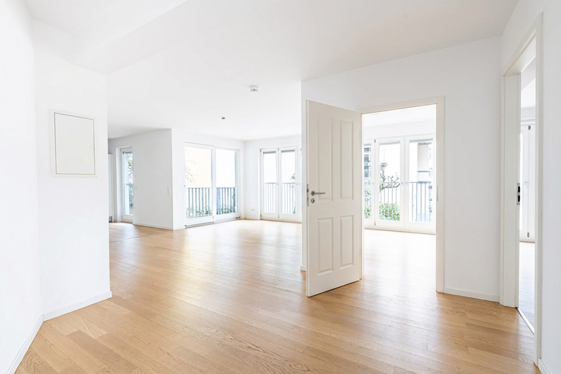 Aigner Immobilien GmbH - Immobilienangebot - 80803 München - Schwabing - Etagenwohnung - Rarität beim Kaiserplatz: Neuwertige 3-Zimmer-Wohnung mit 2 Balkonen und Innenhoflage